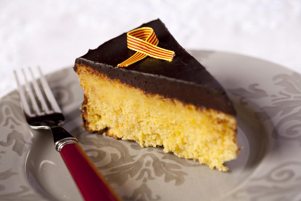 Pastís enllaçats pel català