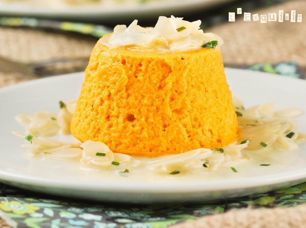 Flam de pastanaga amb salsa d’ametlles