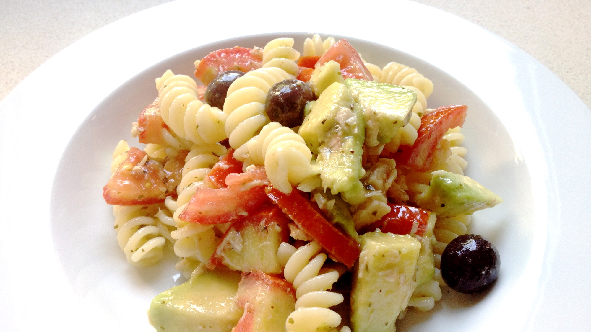 Amanida de pasta amb alvocat