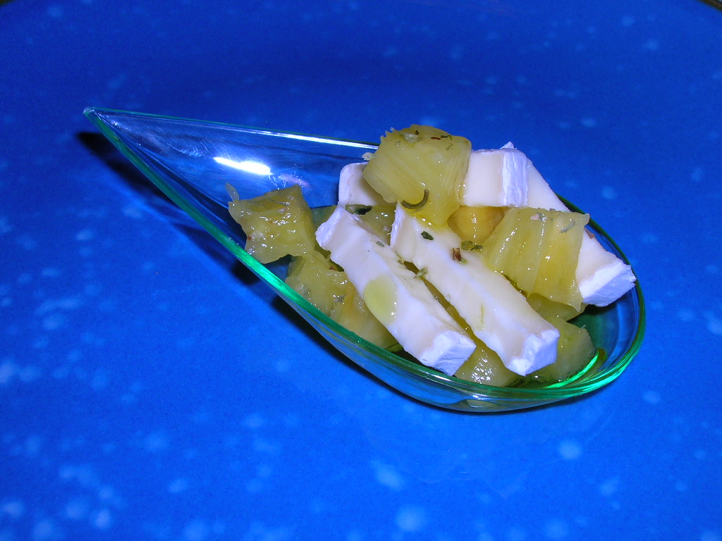 Tapa de pinya amb brie