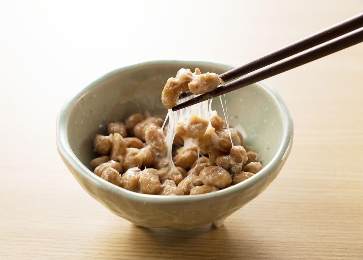 Què és el natto japonès i per què tothom en parla darrerament?